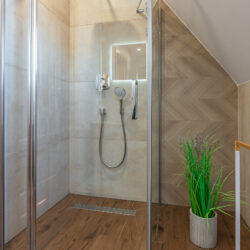 niebieska turnia łazienka