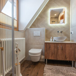 niebieska turnia łazienka